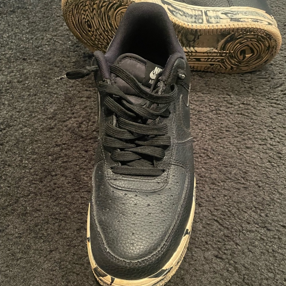 Nike black air sneakers. Size 10.5. Good condition